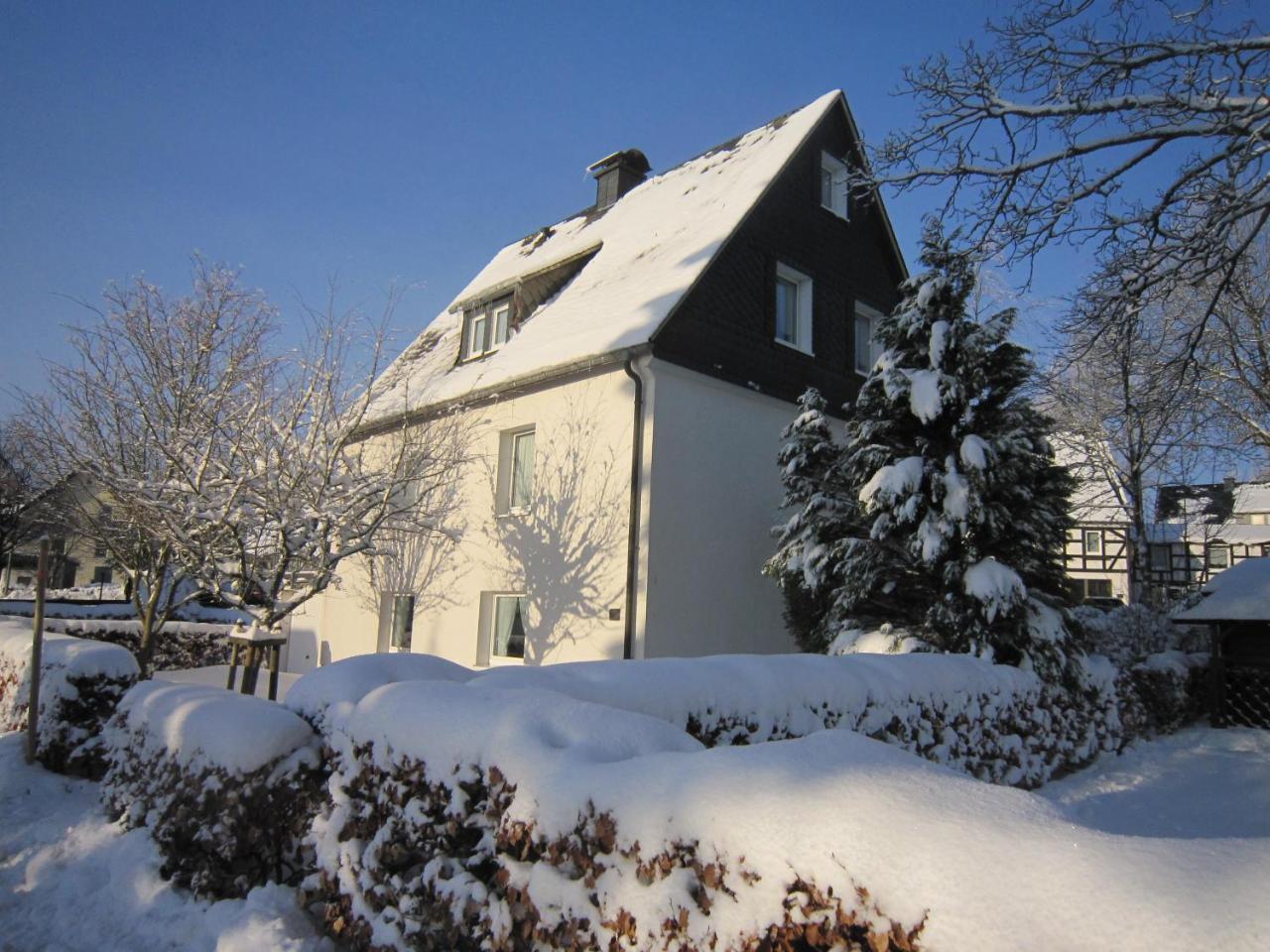 Ferienwohnungen Landgasthof Gilsbach Winterberg Bagian luar foto